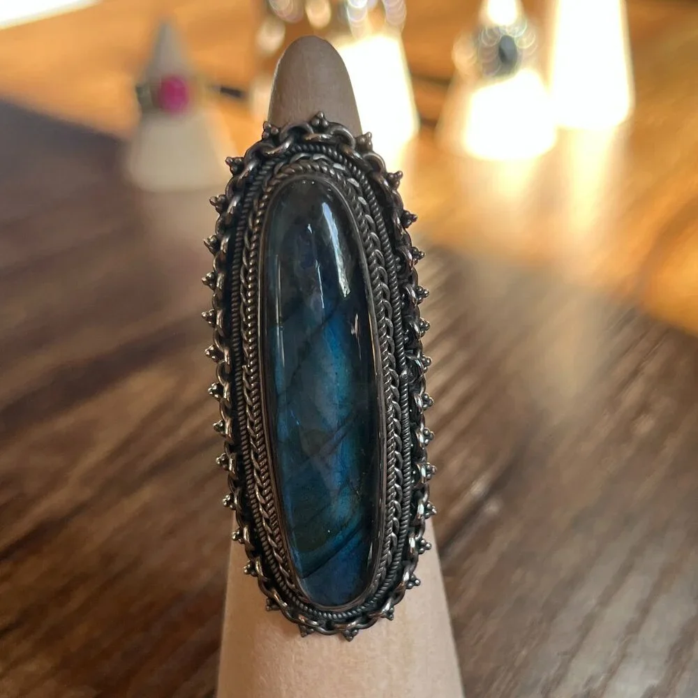 Enormous Labradorite ring - Picture 2 of 7